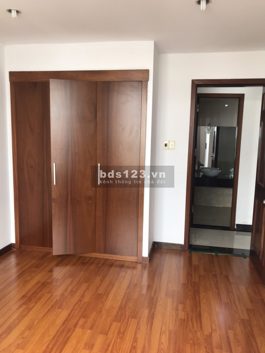 Cần bán căn hộ chung cư Giai Việt Q.8 S115m, 2 phòng ngủ, nhà đẹp, thoáng mát, có siêu thị, hồ bơi, công viên, khu an ninh