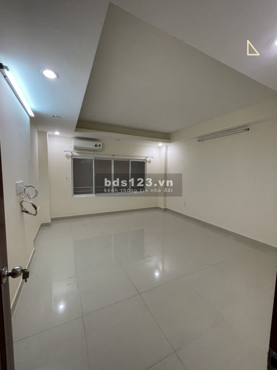 Nhà mới MT Lê Lâm (4x19m) 3L, ST, 5PN, 5WC full ML