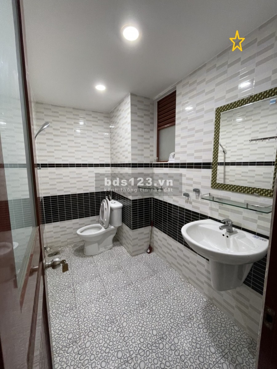 Nhà mới MT Lê Lâm (4x19m) 3L, ST, 5PN, 5WC full ML