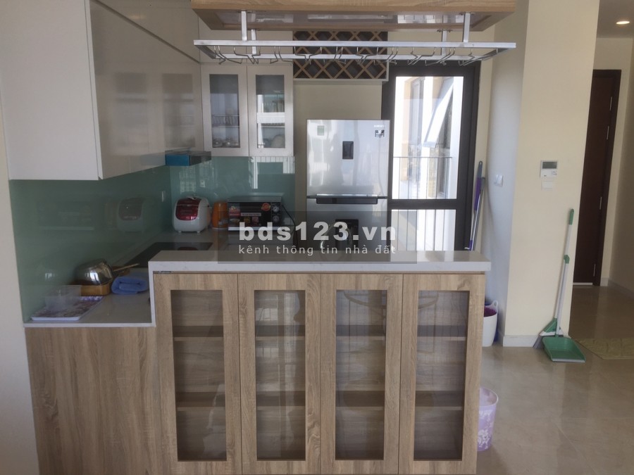 Cần cho thuê gấp căn hộ 3PN 2WC đầy đủ nội thất giá 17tr/tháng Vinhomes D'capitale.