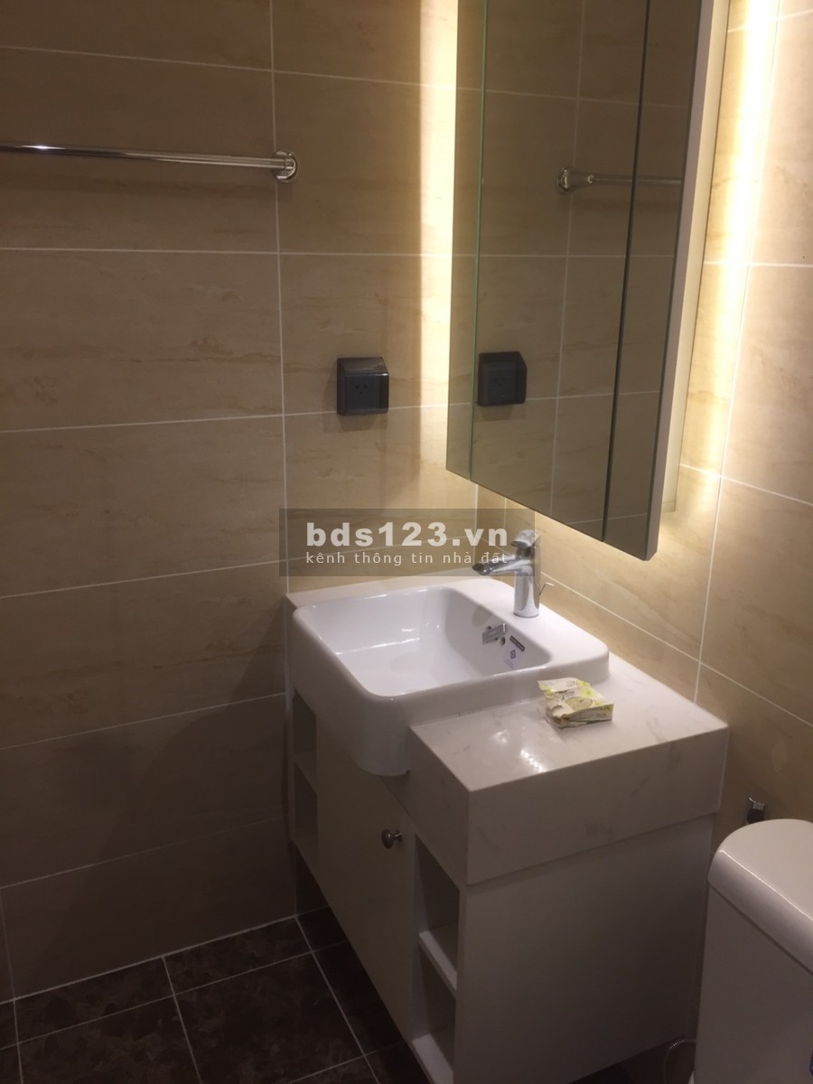 Cần cho thuê gấp căn hộ 3PN 2WC đầy đủ nội thất giá 17tr/tháng Vinhomes D'capitale.