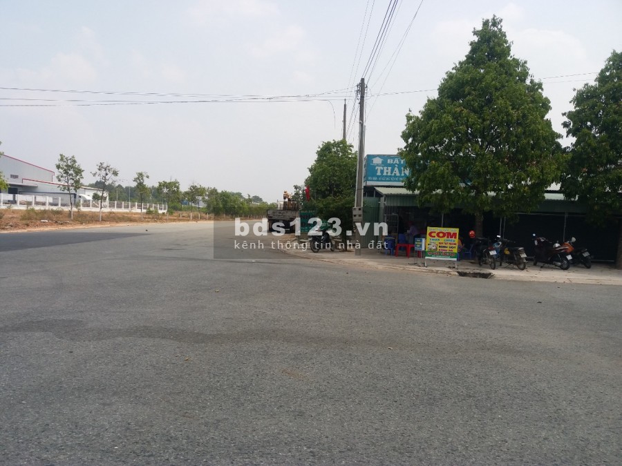 Cần sang lại lô Đất Nền mặt tiền đường lớn, kinh doanh tốt, Sát trường ĐH Việt Đức Sổ Hồng Full Thổ Cư.