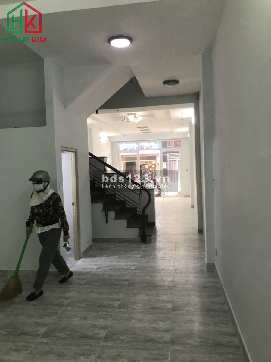 Cho thuê nhà mới 100% , 27 A đường Hoa Lan P2 , Phú Nhuận