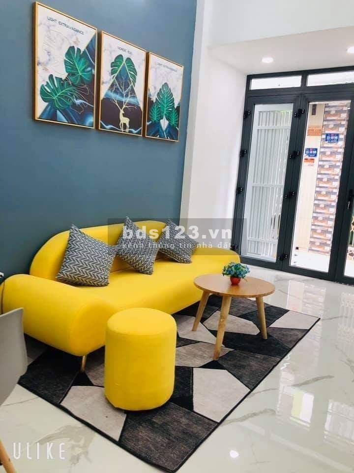 Nhà đẹp CMT8 3 tầng 4 PN hẻm 4m giá 5.3 tỷ