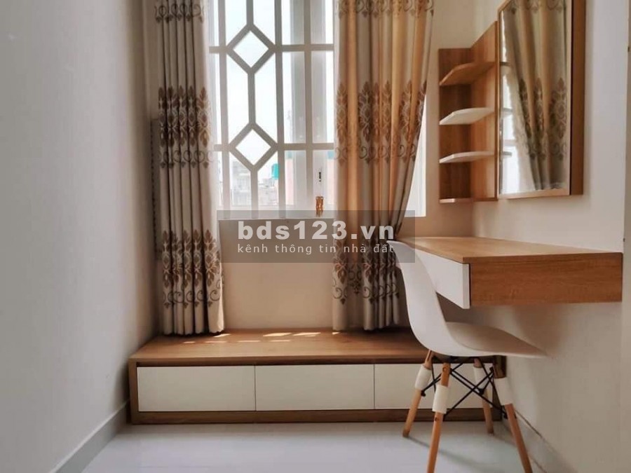 CẦN BÁN NHÀ VỊ TRÍ ĐẸP-HẺM NHỰA 5M-GIÁ 6 TỶ-CẠNH CÔNG VIÊN LÀNG HOA