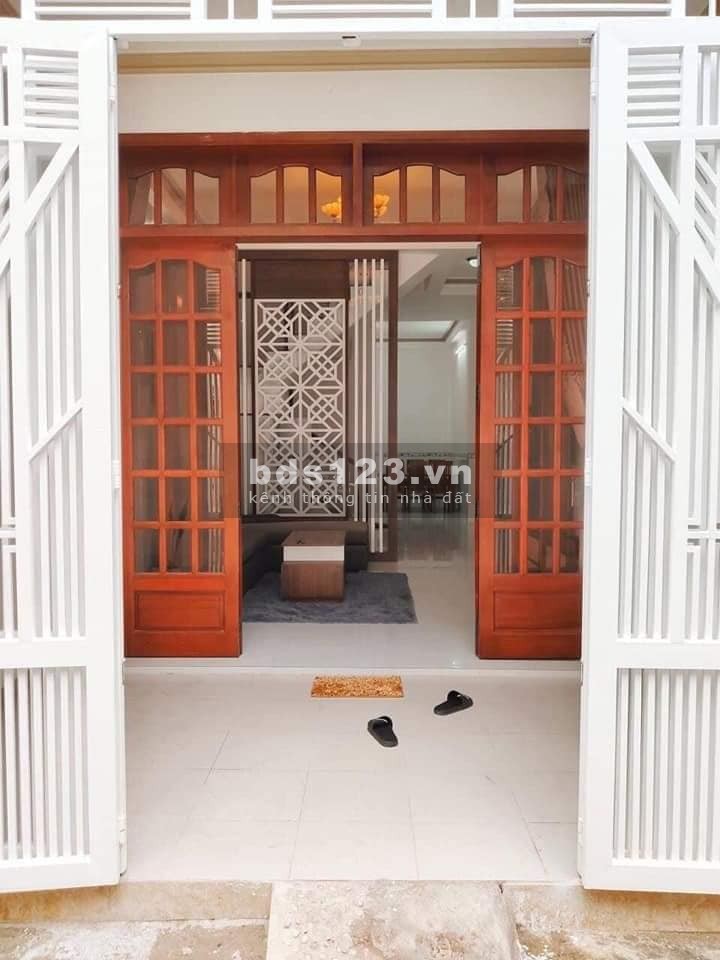 CẦN BÁN NHÀ VỊ TRÍ ĐẸP-HẺM NHỰA 5M-GIÁ 6 TỶ-CẠNH CÔNG VIÊN LÀNG HOA
