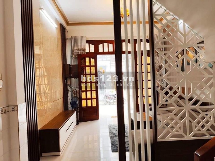CẦN BÁN NHÀ VỊ TRÍ ĐẸP-HẺM NHỰA 5M-GIÁ 6 TỶ-CẠNH CÔNG VIÊN LÀNG HOA