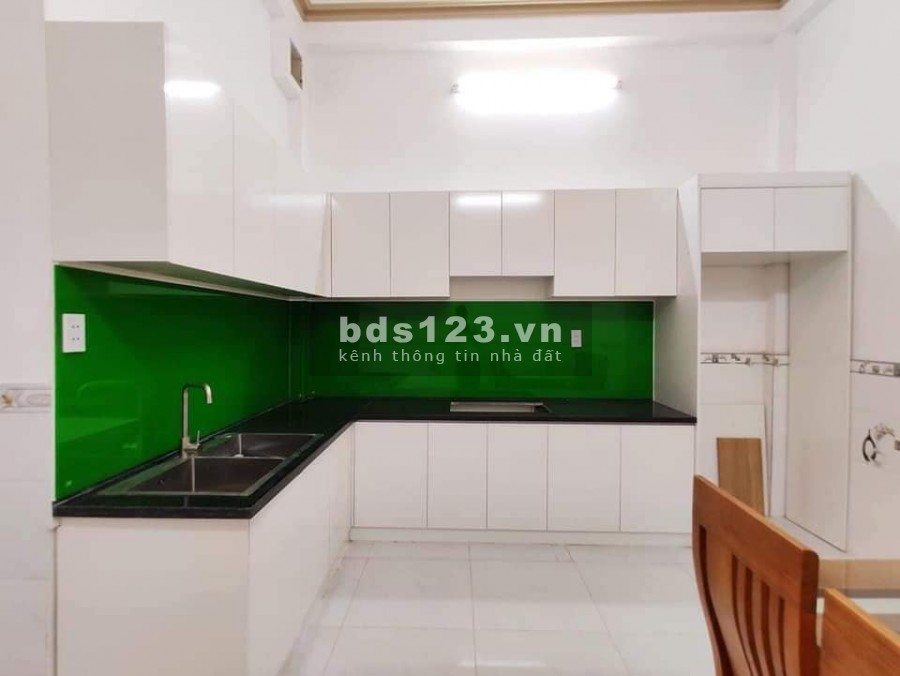 CẦN BÁN NHÀ VỊ TRÍ ĐẸP-HẺM NHỰA 5M-GIÁ 6 TỶ-CẠNH CÔNG VIÊN LÀNG HOA