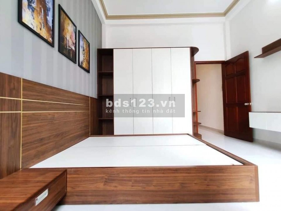 CẦN BÁN NHÀ VỊ TRÍ ĐẸP-HẺM NHỰA 5M-GIÁ 6 TỶ-CẠNH CÔNG VIÊN LÀNG HOA