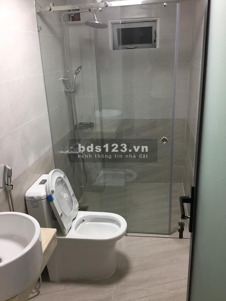 Nhà đẹp CMT8 3 tầng 4 PN hẻm 4m giá 5.3 tỷ