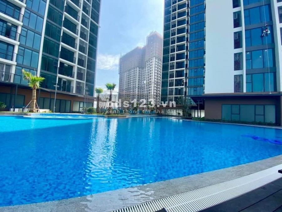 Cần bán căn 3 phòng chung cư Eco Green Sài Gòn dtsd 88m2, view Quận 1, có sẵn đồ dùng