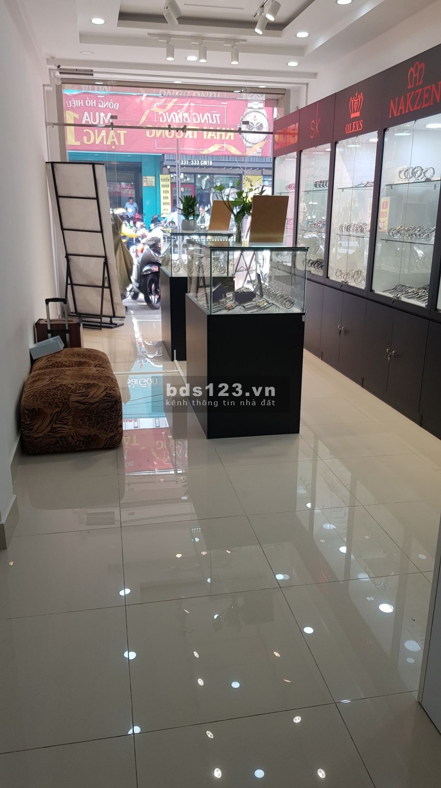 Cần bán gấp nhà Mặt Tiền 3 tầng CMT8 150m2, vị trí đẹp, giá chỉ nhỉnh 14 tỷ