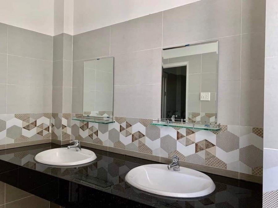 Bán gấp nhà mặt tiền Trần Huy Liệu, Phú Nhuận, nhà mới 3 mặt thoáng, 80m2, 5 tầng.