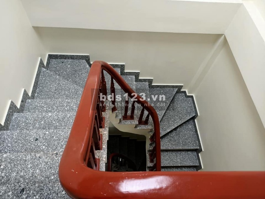 Nhà gần AEON Long Biên, vài bước ra đường lớn, giá 2.65 tỷ