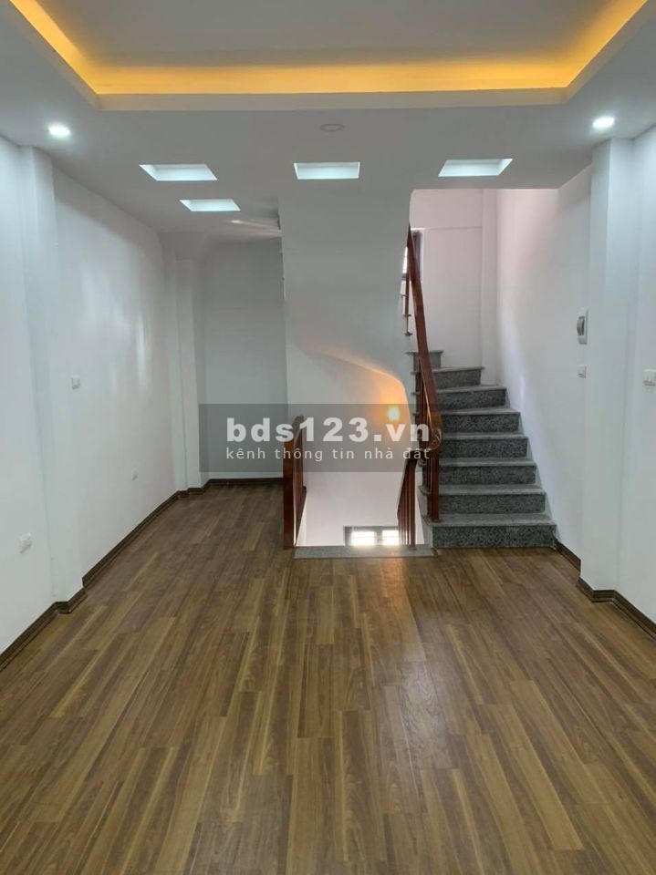 Nhà đường 21b 40m 4 tầng đẹp, phân lô ô tô đỗ cổng chỉ 1,35 tỷ