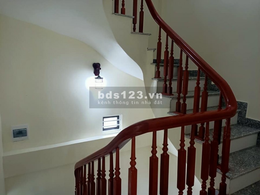 Nhà gần AEON Long Biên, vài bước ra đường lớn, giá 2.65 tỷ