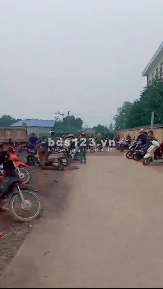 Chính chủ bán nhanh lô đất 2 mặt tiền cạnh trường cấp 1,2 hướng đạo,dt99.3m,lh0967696797.
