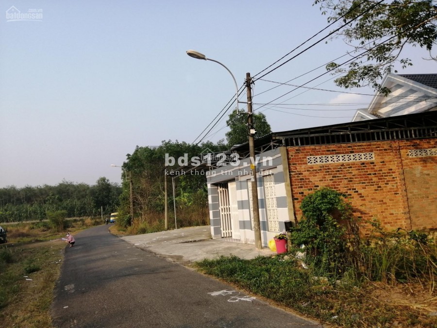 Tôi cần bán gấp miếng đất Củ Chi MT đường 762, lộ giới 20m, gần khu hành chính, thích hợp đầu tư