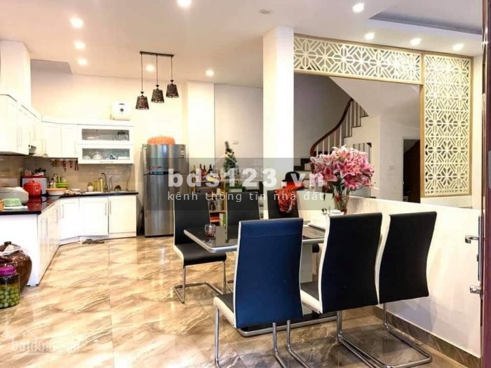 Bán nhà phố Nguyễn Văn Cừ, quận Long Biên 40m2, 4 tầng, 2 thoáng, chỉ 3 tỷ. LH: 0977.611.089