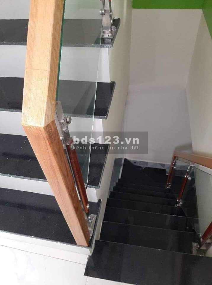 CÀN BÁN NHÀ QUẬN TÂN PHÚ GIÁ 3TY 24M2 LH:0916427080