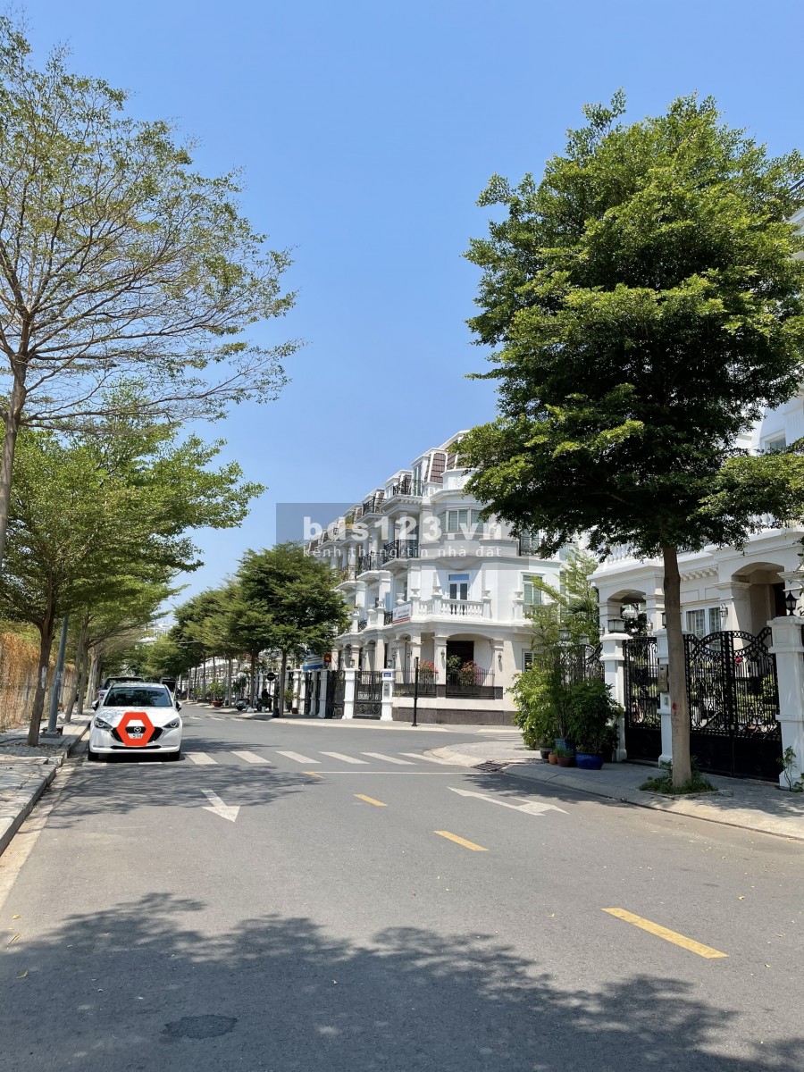 Centrer Hill 2Căn Đôi cho thuê: 10x17m. Hầm, Trệt, 3lầu, thang máy.