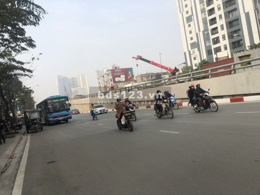 Bán đất xây tòa Văn Phòng Thương mại mặt phố Minh Khai, 90m2 mặt tiền 8.5m