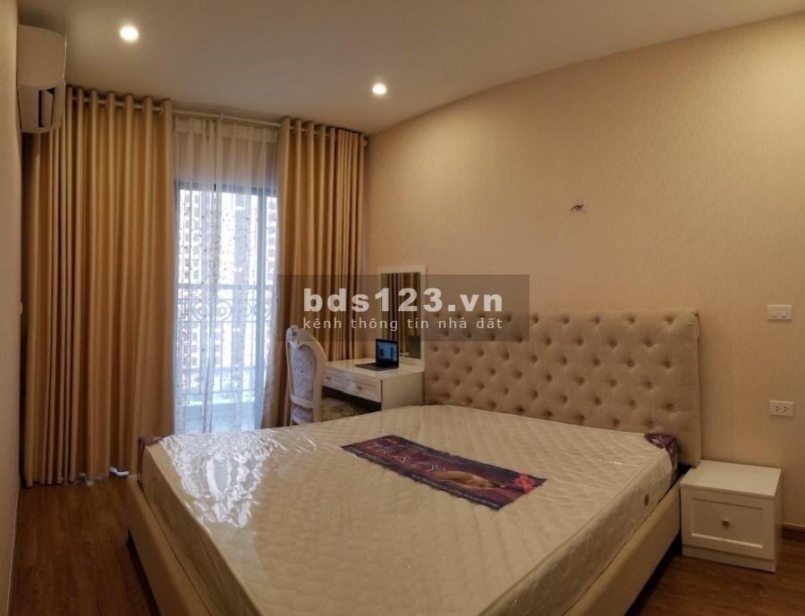 Chính chủ bán gấp căn 2 ngủ sáng, 80m2 The Emerald CT8, giá 2.6 tỷ.