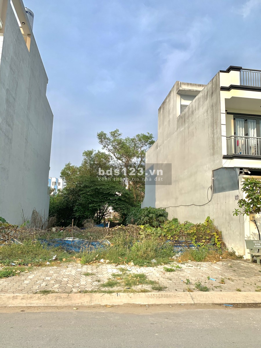 Chính chủ bán lô đất thổ cư 90m2 ngay cầu Tân Tạo Tỉnh Lộ 10, Sổ Hồng Riêng.