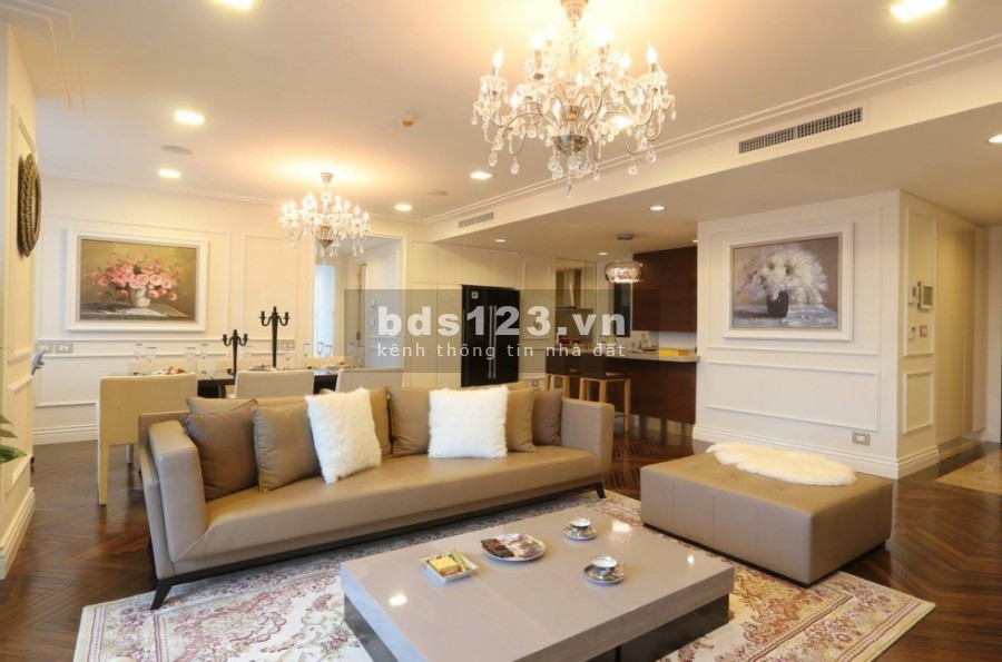 Cần bán căn Royal city R1A 108m giá 5 tỷ, full nội thất, ban công chạy dài phòng nào cũng sáng