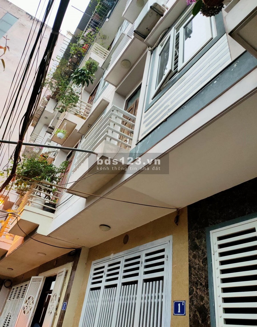 Bán nhà Lạc Trung, 35m2, 6 tầng, MT 3.3m, ngõ 3m, ngay trường cấp 2, giá 4,25 tỷ