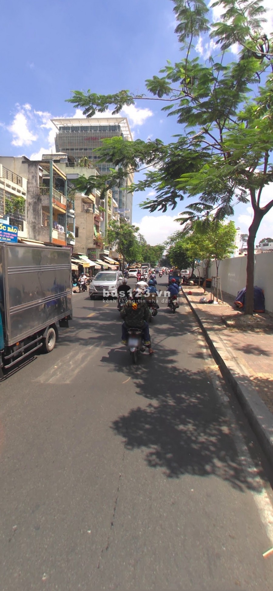 Lô đất MT Trần Phú đối diện chợ An Đông, khu vực mua về kinh doanh ngay. DT 100m2, giá 2,3 tỷ SHR