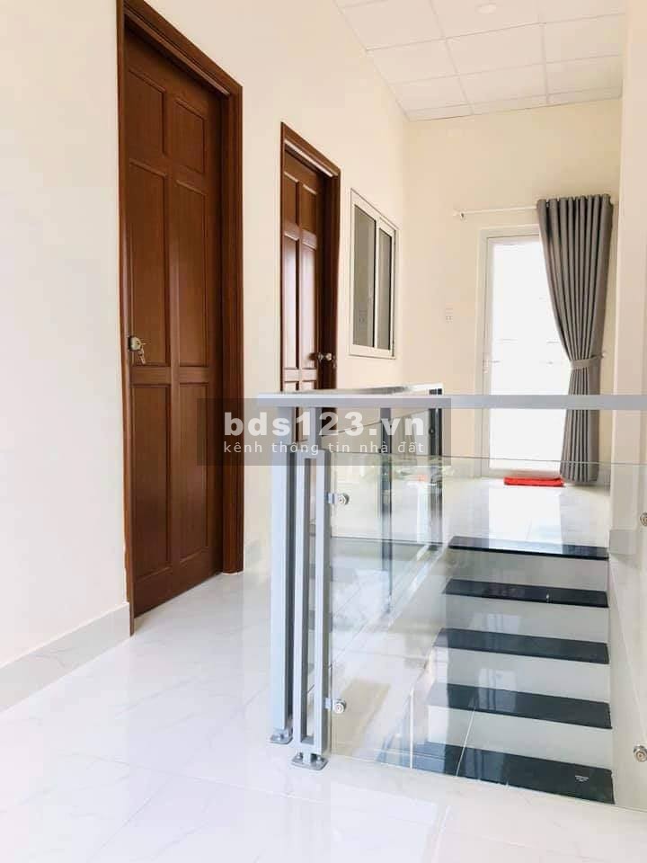 Gấp Bán nhà Quận 10, 3 Tầng, 27m2, chỉ 3,5 tỷ
