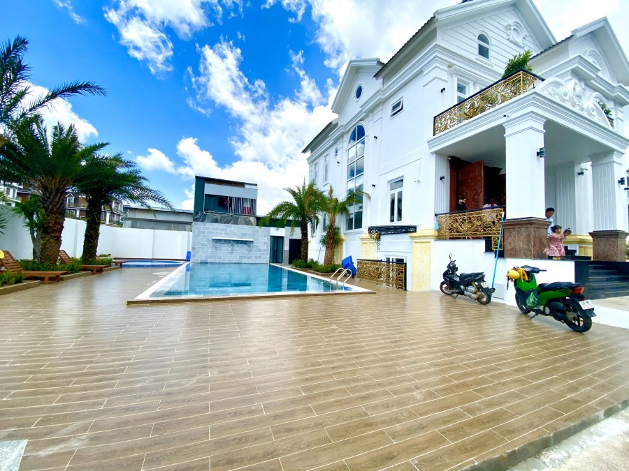 Bán khách sạn view hồ bơi siêu đẹp đường Xô Viết Nghệ Tĩnh - P7 Tp.Đà Lạt.