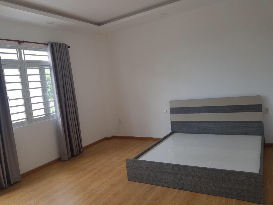 Cần tiền bán gấp nhà trong KDC Trung Thành, liền kề chợ Bình Chánh