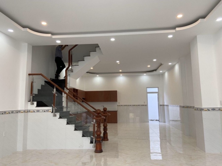 Cần tiền bán gấp nhà trong KDC Trung Thành, liền kề chợ Bình Chánh
