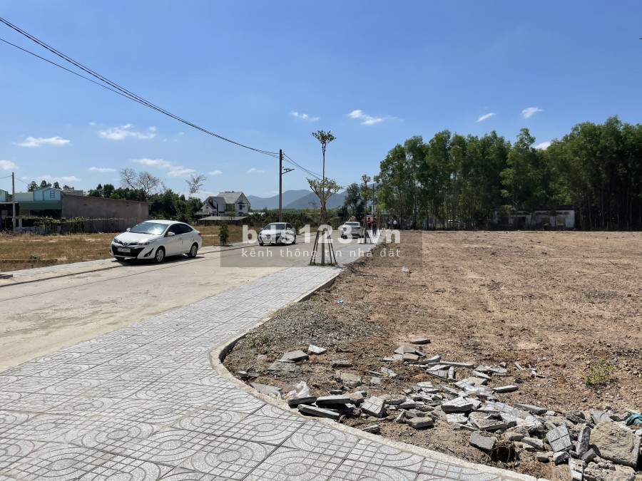 BÁN GẤP LÔ ĐẤT CỨU LẤY QUÁN ĂN