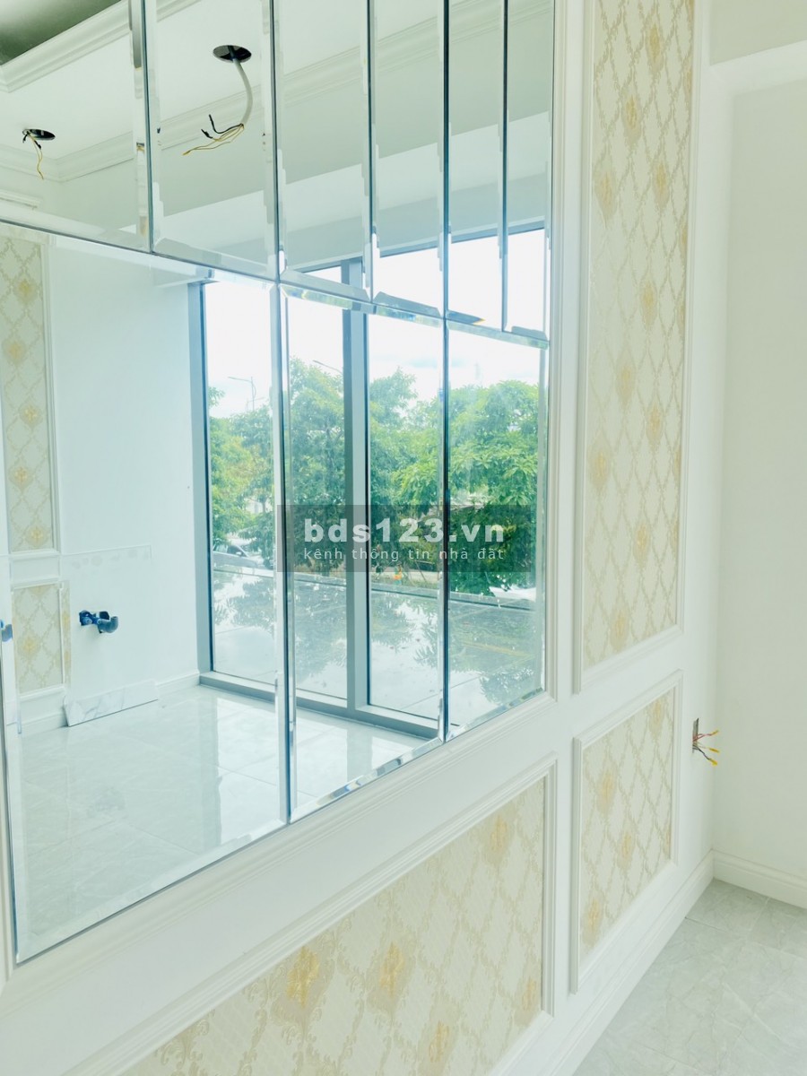 Cho thuê nguyên căn Shophouse khối đế Sarimi Sala trệt 2 lầu giá 70tr