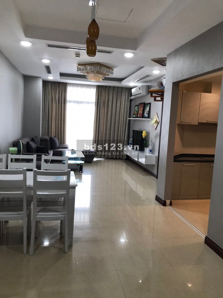 Gấp ! Bán nhanh căn hộ tại Royal City 93m2, 2PN, chỉ 3.95 tỷ. LH: 0343951063