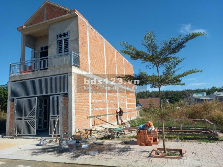 cần bán gấp thu hồi vốn 70m2/720tr sổ hồng , thổ cư 100%