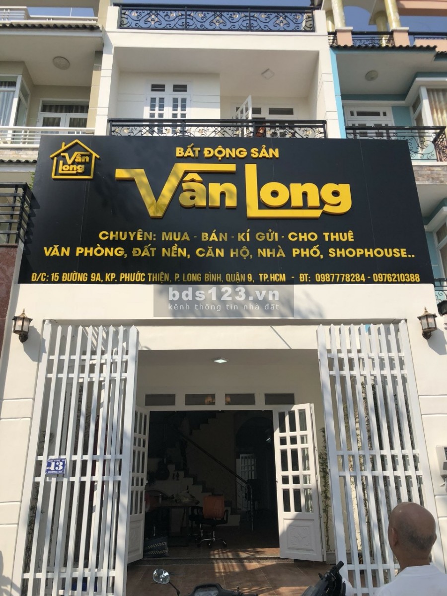 Cho thuê nhà nguyen căn mặt tiền ngay cổng VIncity Q9