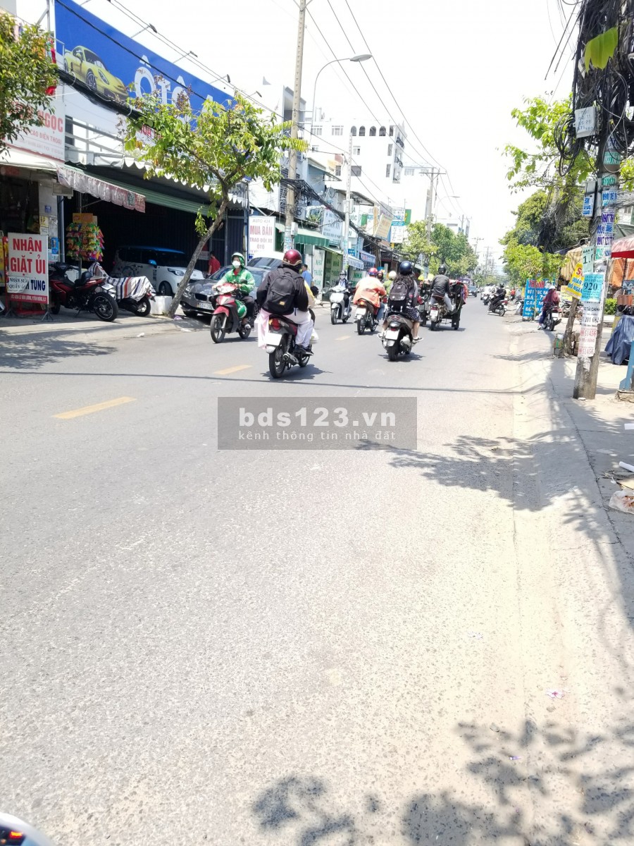 Nhà 1 trệt + 1 lầu giá 28tr đường Lê Văn Lương, Quận 7