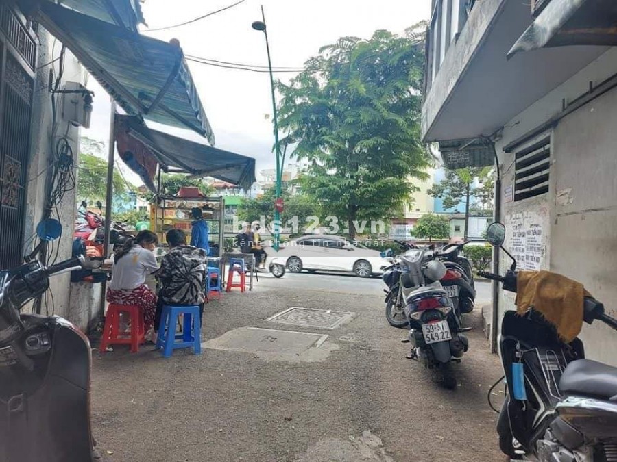Bán nhà hiếm đường Trường Sa, Quận 3, 1T2L, 3PN, chỉ 5,5 tỷ, nhà mới, full nội thất