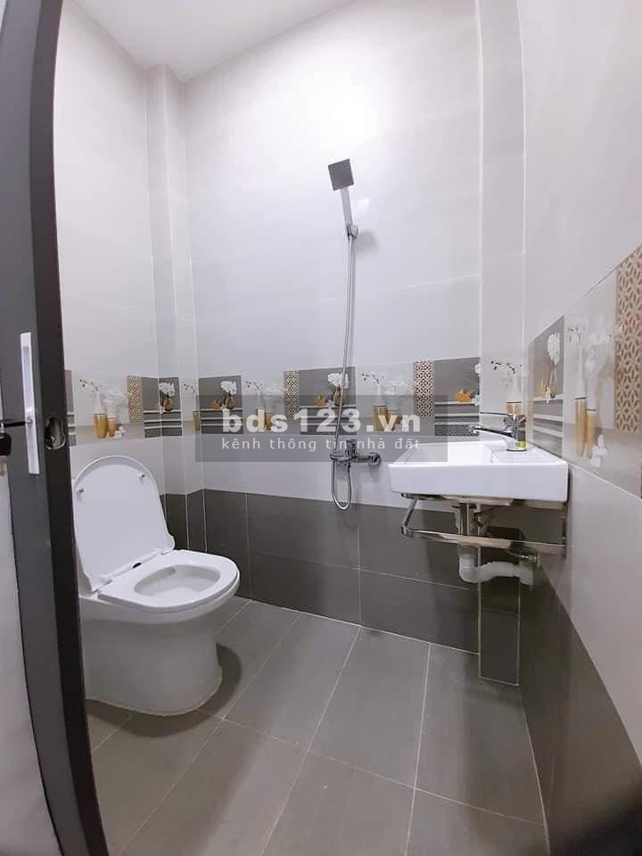 Bán nhà hiếm đường Trường Sa, Quận 3, 1T2L, 3PN, chỉ 5,5 tỷ, nhà mới, full nội thất
