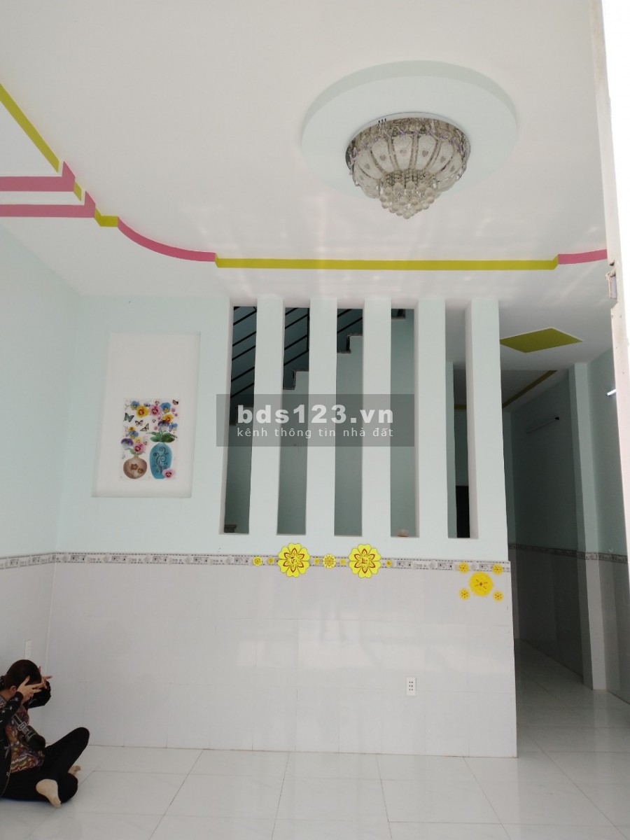 Nhà MT ngay ngã 3 Tân Kim. Thị Trấn Cần Giuộc. 5x16. 1 lầu đúc thật.