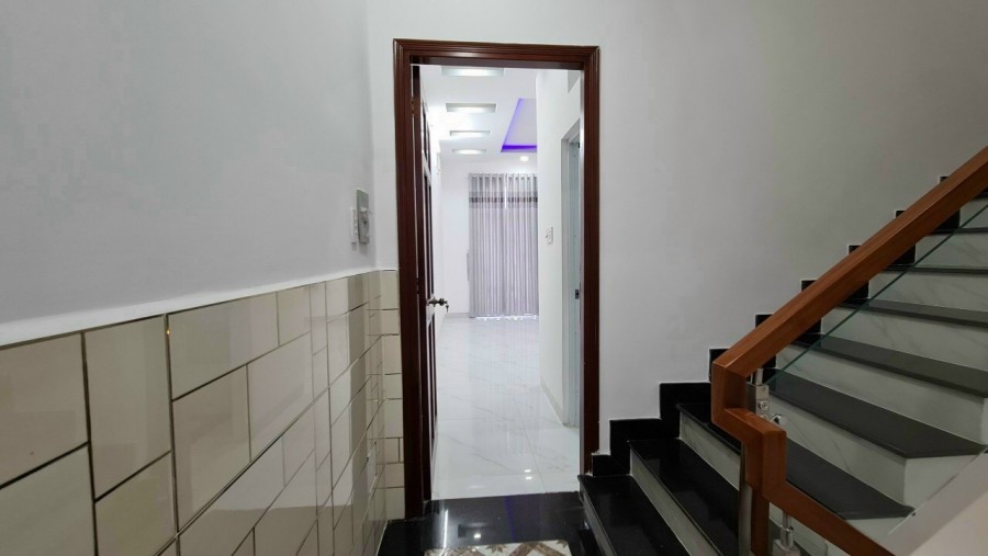 Chính chủ bán nhà 1 trệt 1 lầu gần The Sol City, sổ hồng riêng, diện tích lớn
