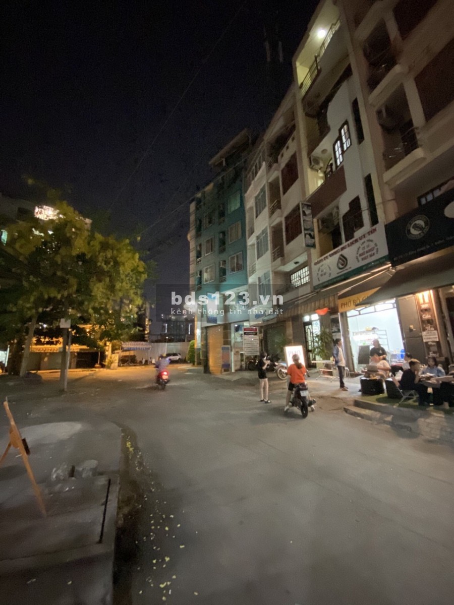 Cần tiền bán gấp hẻm 297 Nguyễn Tri Phương, P5, Q10 DT: 3,7m x 9m dtcn 30m2 nhà nở hậu không lỗi phong thủy