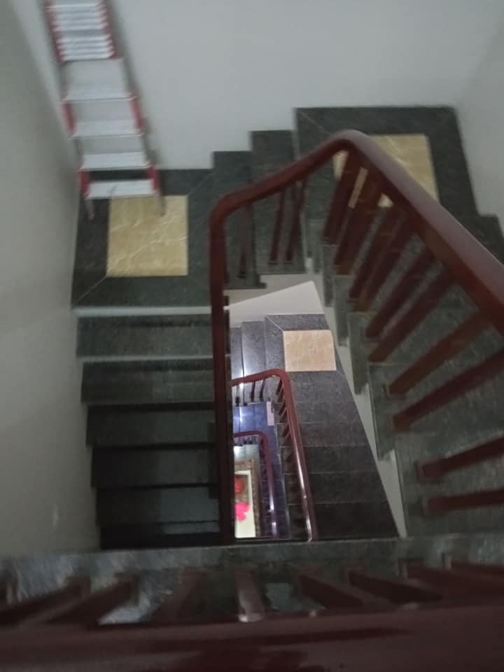 Bán nhà Ngã Tư Sở, 65m, 4 tầng, oto đỗ cửa 10m, giá 6.2 tỷ