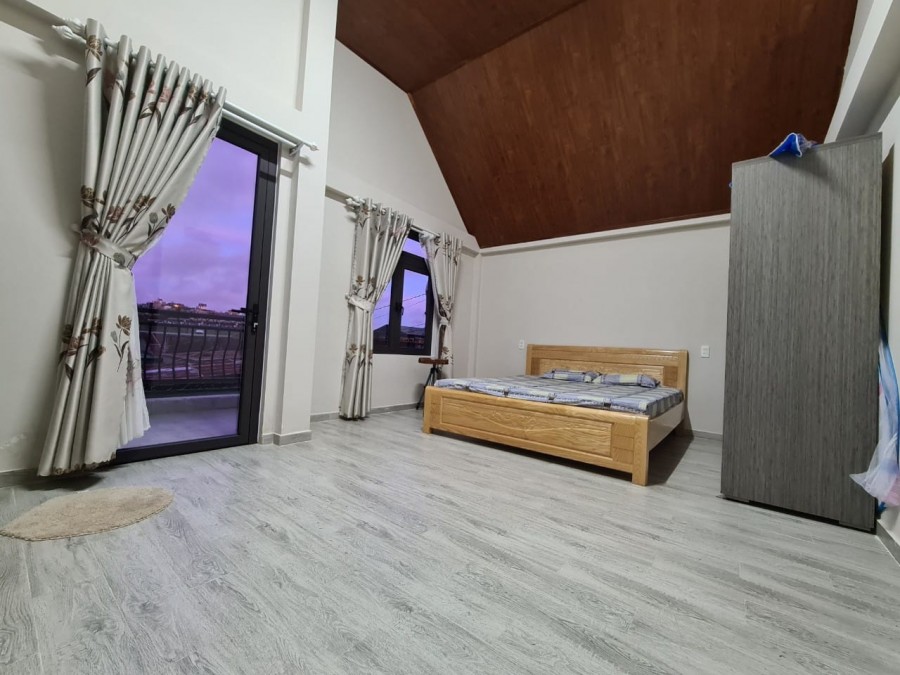 Bán Biệt thự xinh xinh, view đẹp Giá Cực Rẻ Cách Trung Tâm 3km