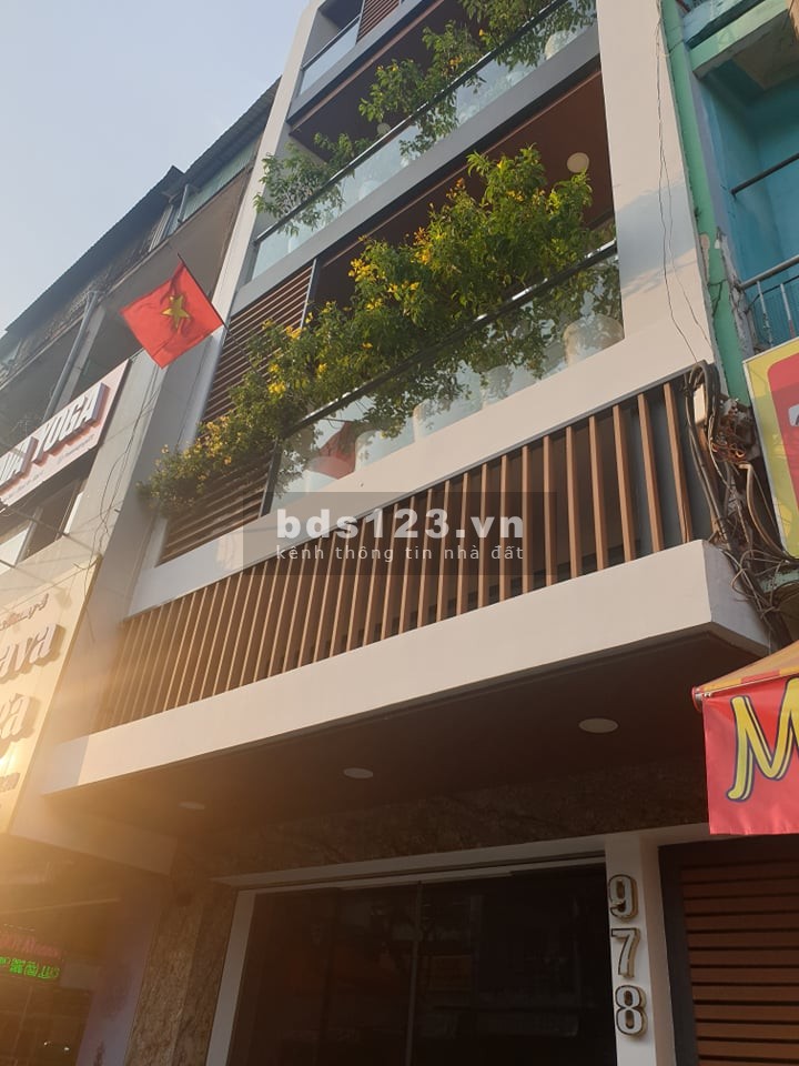 Cần bán gấp nhà 5 tầng “ Mặt tiền” Nguyễn Trãi ngang 8m, giá đầu tư cực tốt