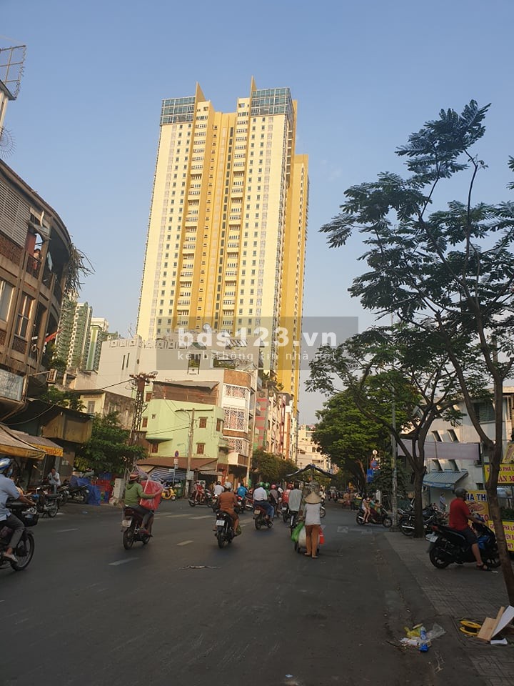 Cần bán gấp nhà 5 tầng “ Mặt tiền” Nguyễn Trãi ngang 8m, giá đầu tư cực tốt